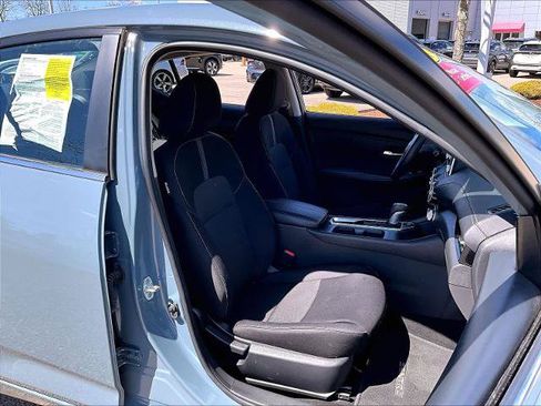Used 2024 Nissan Sentra SV FWD image 11