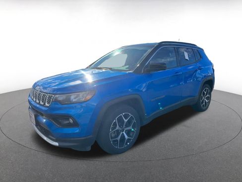 Used 2025 Jeep Compass Limited image 3