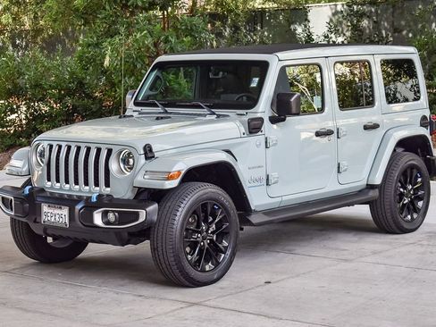 Used 2023 Jeep Wrangler Unlimited Sahara image 3