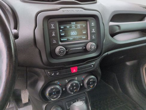 Used 2017 Jeep Renegade Latitude w/ Popular Equipment Group image 33