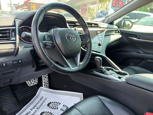 Used 2018 Toyota Camry XSE FWD image 13