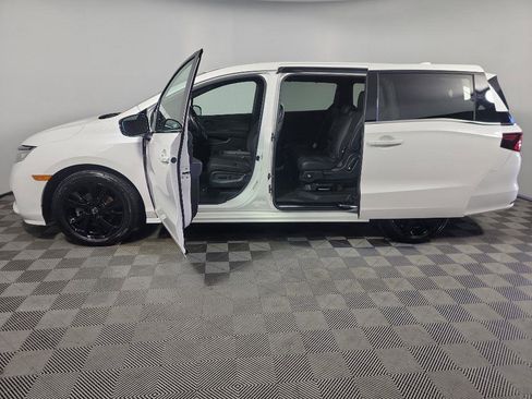 Certified 2024 Honda Odyssey Sport image 16