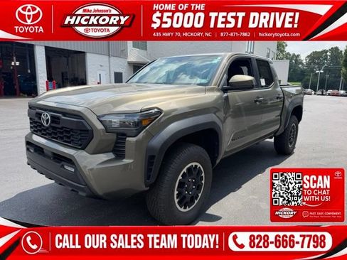 Used 2025 Toyota Tacoma TRD Off-Road AWD/4WD image 1
