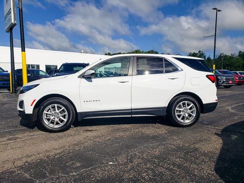 Used 2023 Chevrolet Equinox LT w/ Driver Convenience Package image 4