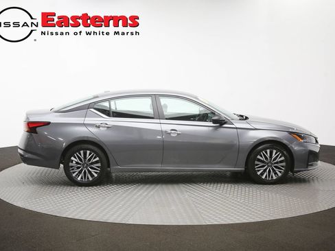 Used 2025 Nissan Altima 2.5 SV FWD image 43