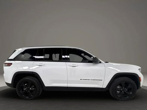 Used 2023 Jeep Grand Cherokee Limited w/ Luxury Tech Group II AWD/4WD image 6