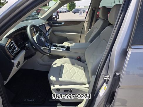 Certified 2026 Volkswagen Atlas SE FWD image 10