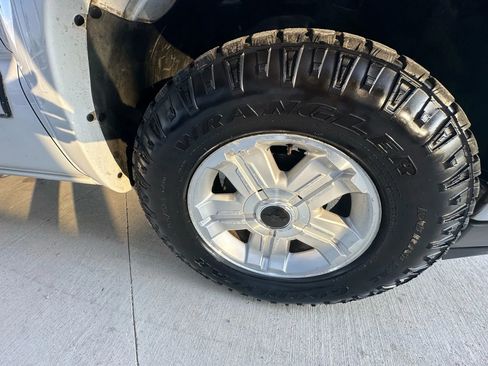 Used 2005 Chevrolet Avalanche Z66 w/ Sun And Sound Package image 29