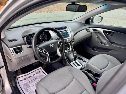 Used 2011 Hyundai Elantra GLS w/ Navigation Pkg 4 image 10