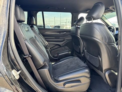 Used 2024 Jeep Grand Cherokee L Laredo image 12