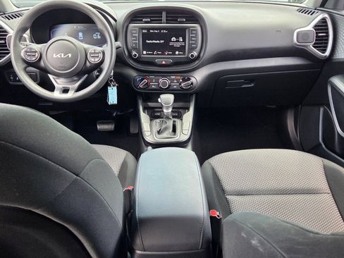 Used 2025 Kia Soul LX w/ LX Technology Package FWD image 8