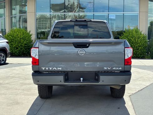 Used 2023 Nissan Titan SV AWD/4WD image 5
