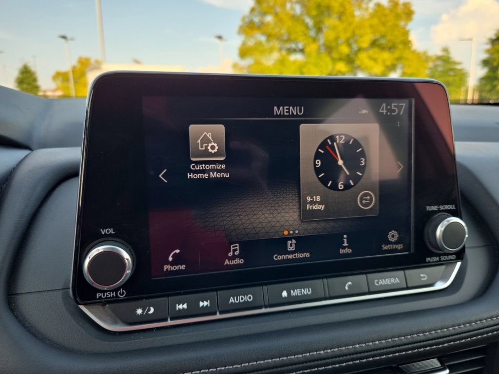 Used 2025 Nissan Rogue SV FWD image 40