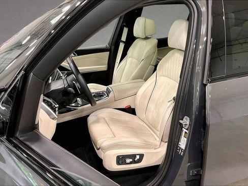 Used 2025 BMW X7 M60i AWD/4WD image 21