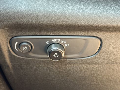 Used 2023 Buick Envision Essence image 13