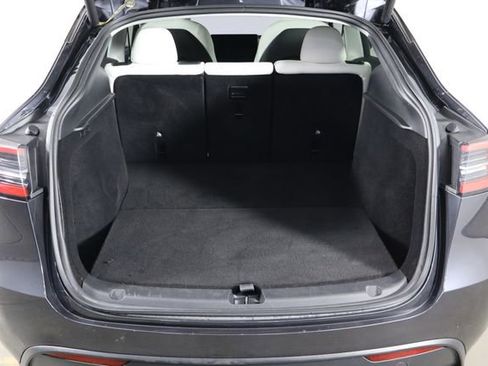 Used 2024 Tesla Model Y Long Range RWD image 10