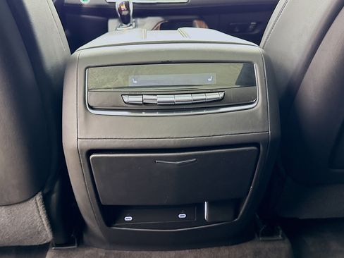 Used 2022 Cadillac Escalade Premium Luxury image 27