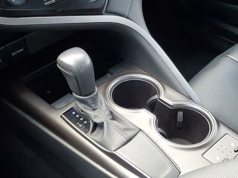 Used 2024 Toyota Camry SE image 29