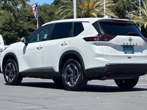 Used 2024 Nissan Rogue SV FWD image 5