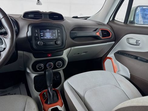 Used 2017 Jeep Renegade Latitude FWD image 26