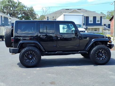 Used 2018 Jeep Wrangler Unlimited Sahara AWD/4WD image 6