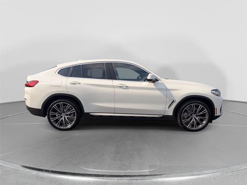 Used 2024 BMW X4 xDrive30i w/ Parking Assistance Package AWD/4WD image 6