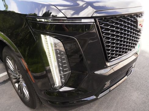 Used 2025 Cadillac Escalade ESV Sport Platinum AWD/4WD image 32