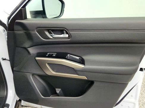 Used 2025 Nissan Pathfinder Platinum w/ Cargo Package AWD/4WD image 27