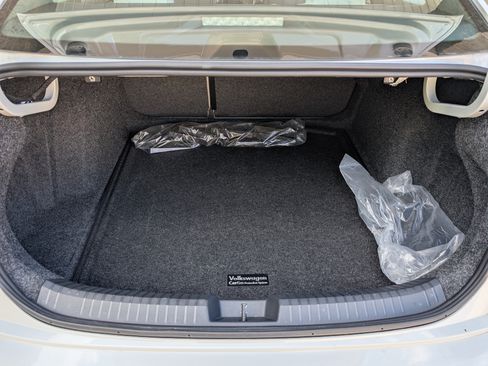 Used 2025 Volkswagen Jetta SE w/ Sunroof Package FWD image 19