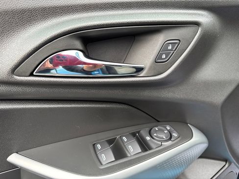 Used 2025 Chevrolet Trax RS w/ Driver Confidence Package FWD image 15