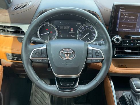 Used 2022 Toyota Highlander Platinum image 18