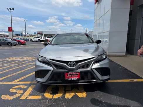 Used 2021 Toyota Camry SE AWD/4WD image 2