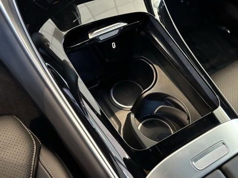 Used 2025 Mercedes-Benz GLC 300 image 18