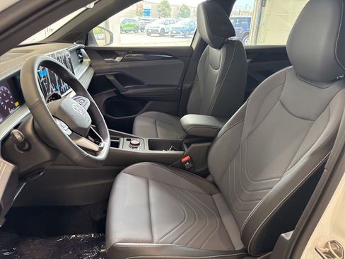 New 2025 Volkswagen Tiguan SE R-Line image 11