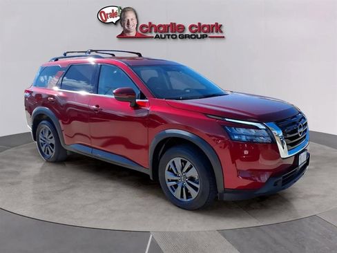 Used 2023 Nissan Pathfinder SV image 7