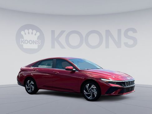 New 2025 Hyundai Elantra Limited image 13