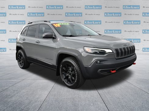 Used 2019 Jeep Cherokee Trailhawk w/ Comfort/Convenience Group AWD/4WD image 3