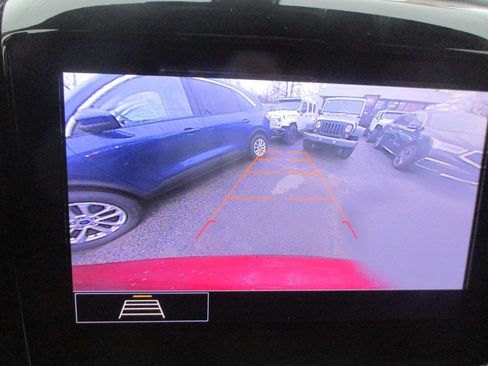 Used 2020 Chevrolet Traverse LT image 9