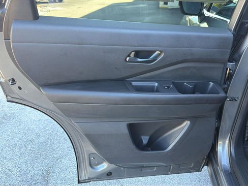 Used 2025 Nissan Pathfinder SV FWD image 18