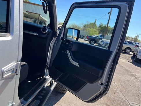 Used 2014 Jeep Wrangler Unlimited Rubicon w/ Connectivity Group image 35