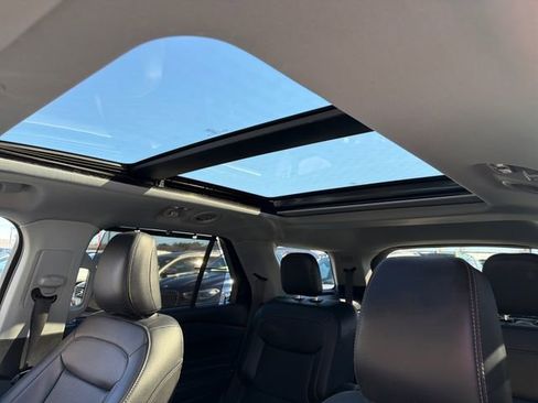 Certified 2024 Ford Explorer Limited w/ Limited Technology Package image 31