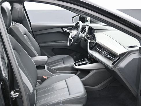 Used 2023 Audi Q4 e-tron Premium w/ Convenience Package image 35