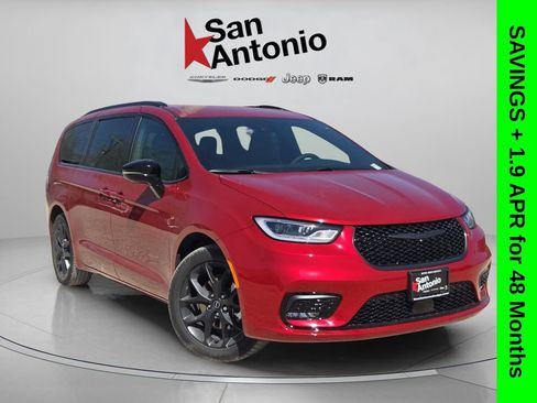 New 2026 Chrysler Pacifica Select w/ S Appearance Package FWD image 1