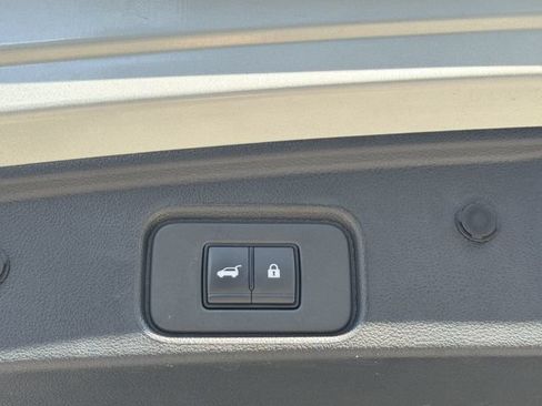 Used 2025 Nissan Pathfinder SV AWD/4WD image 31