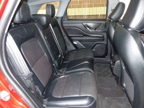 Used 2021 Lincoln Corsair AWD w/ Sport Package image 37