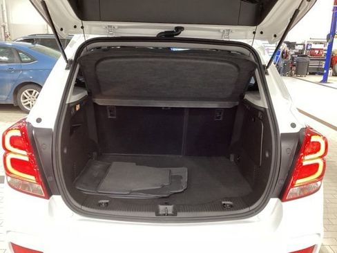 Used 2022 Chevrolet Trax LT w/ LT Convenience Package image 18