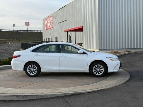 Used 2017 Toyota Camry LE image 2