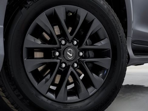 Used 2023 Lexus GX 460 Premium w/ Premium Package image 5