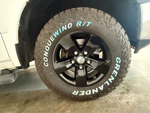 Used 2018 RAM 1500 ST w/ SXT Appearance Group AWD/4WD image 9