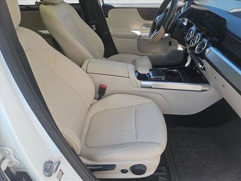 Used 2022 Mercedes-Benz GLB 250 4MATIC image 21